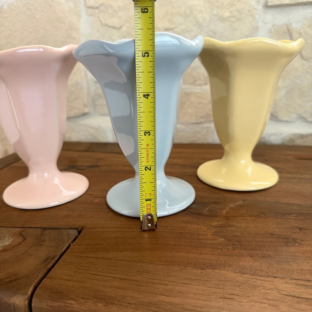 Ceramic Tulip Ice Cream Sundae Dish - Pastel White, Pink, Blue & Yellow set - Picture 6 of 8